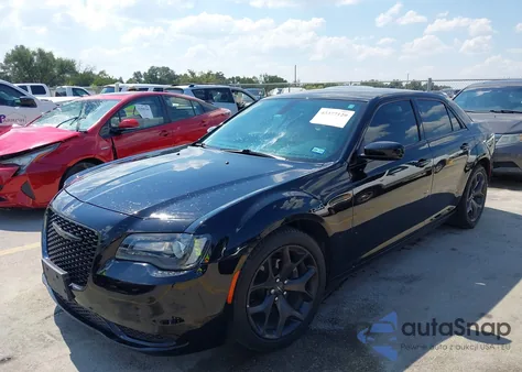 2021 Chrysler 300 Touring z USA, uszkodzony, nr VIN 2C3CCAAG5MH637011